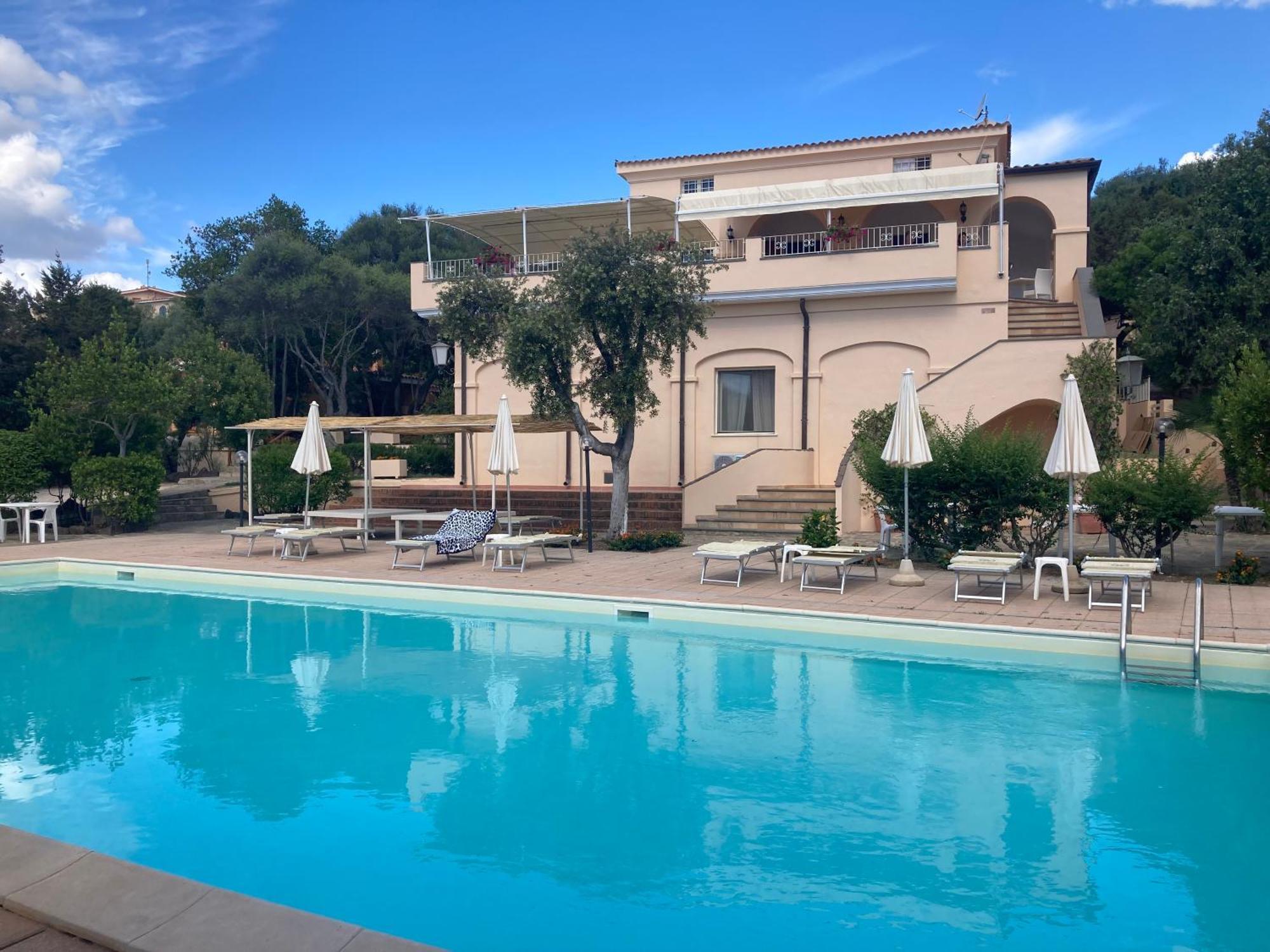 Hotel Fuile 'E Mare Cala Liberotto Exterior foto