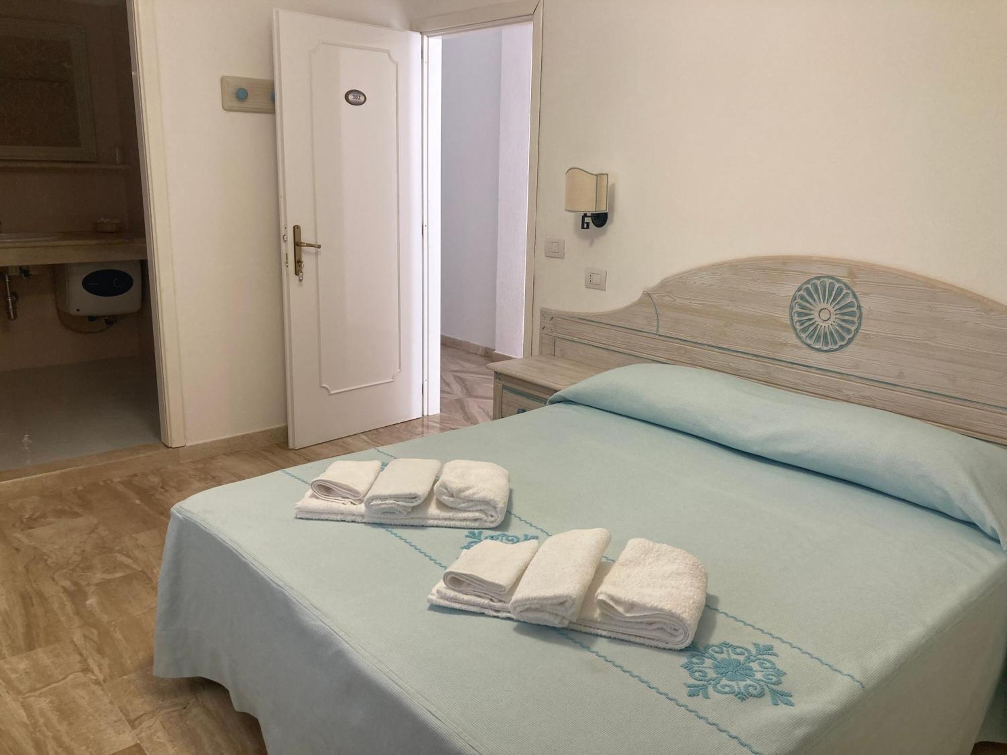 Hotel Fuile 'E Mare Cala Liberotto Exterior foto