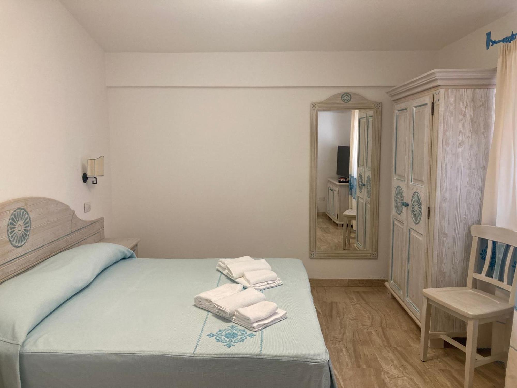 Hotel Fuile 'E Mare Cala Liberotto Exterior foto
