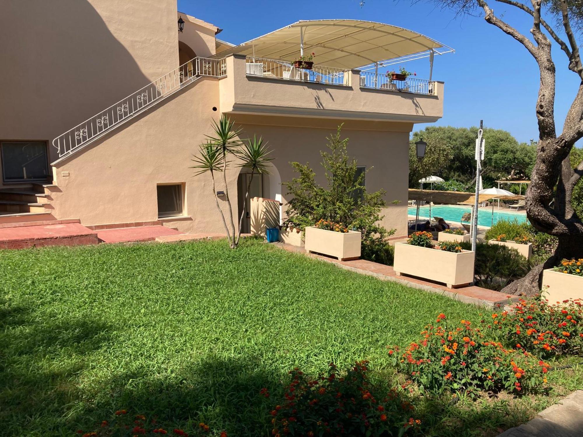 Hotel Fuile 'E Mare Cala Liberotto Exterior foto